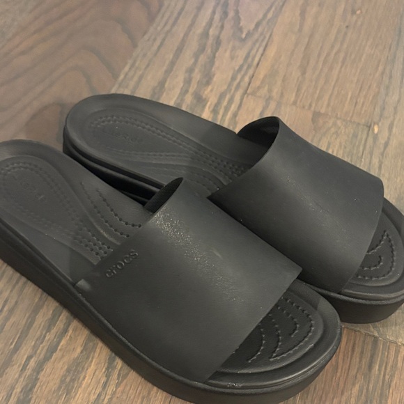 CROCS Brooklyn Slide Wedge Black Size 7 - LIKE NEW - Picture 9 of 9